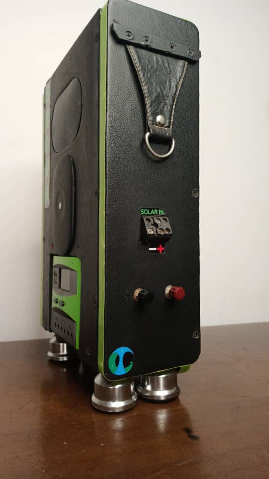 PORTABLE SOLAR GENERATOR