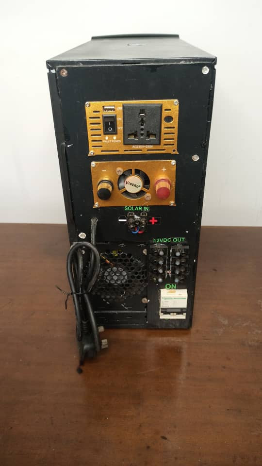 PORTABLE SOLAR GENERATOR